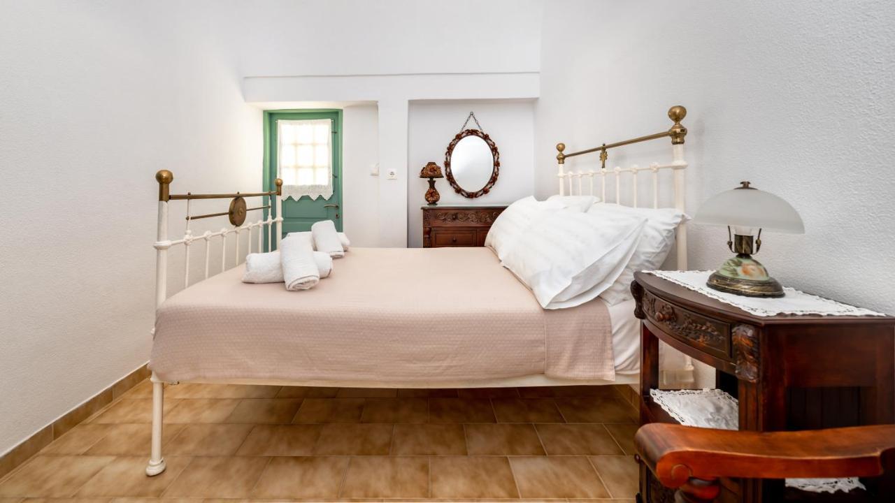 Authentic Santorinian Home Experience Фіра Екстер'єр фото