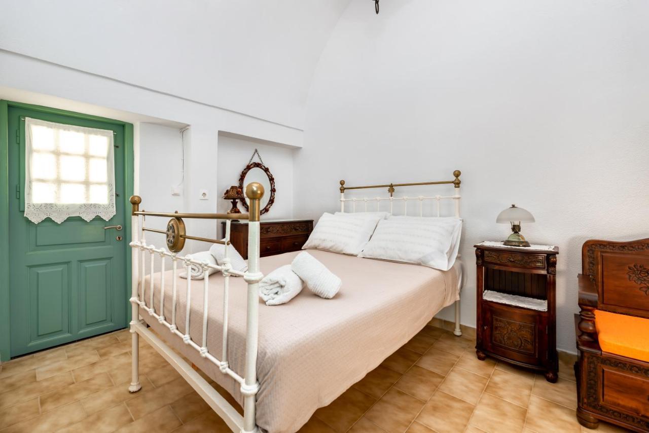 Authentic Santorinian Home Experience Фіра Екстер'єр фото