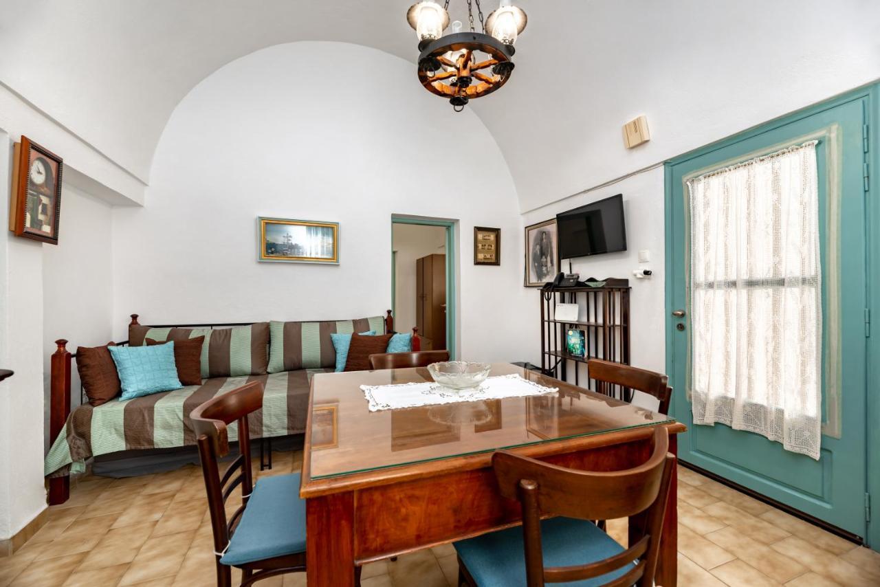 Authentic Santorinian Home Experience Фіра Екстер'єр фото