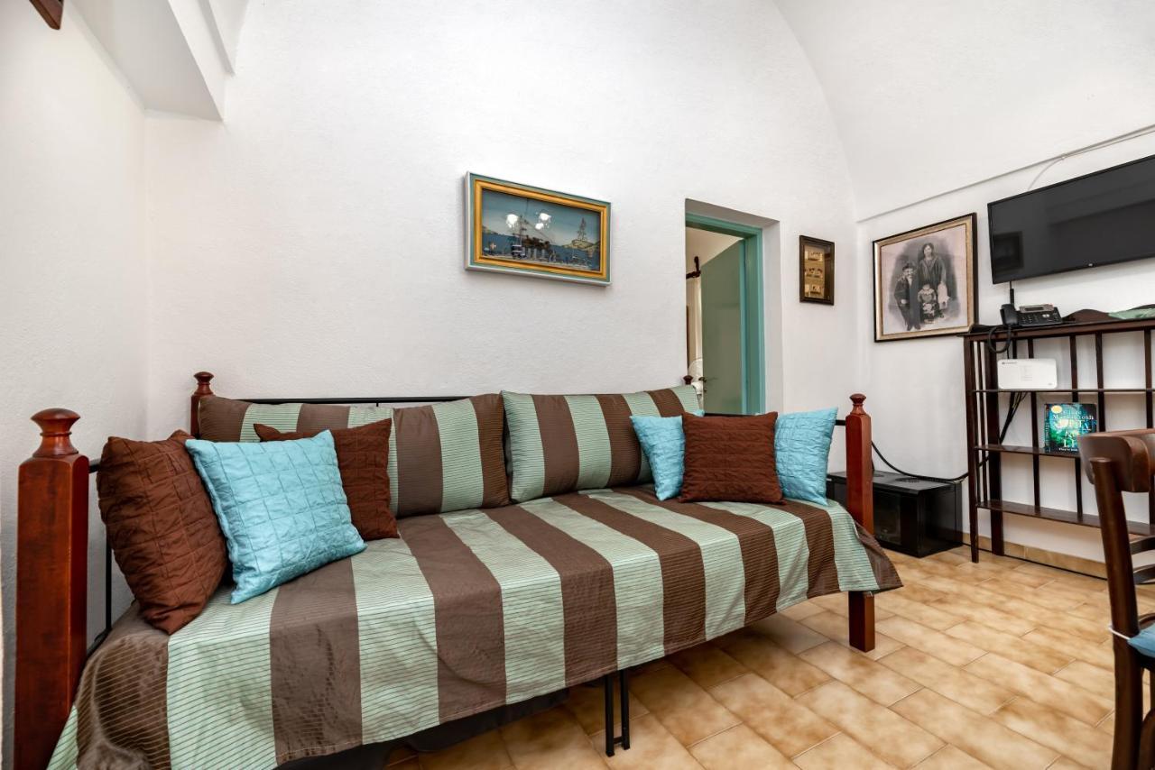Authentic Santorinian Home Experience Фіра Екстер'єр фото