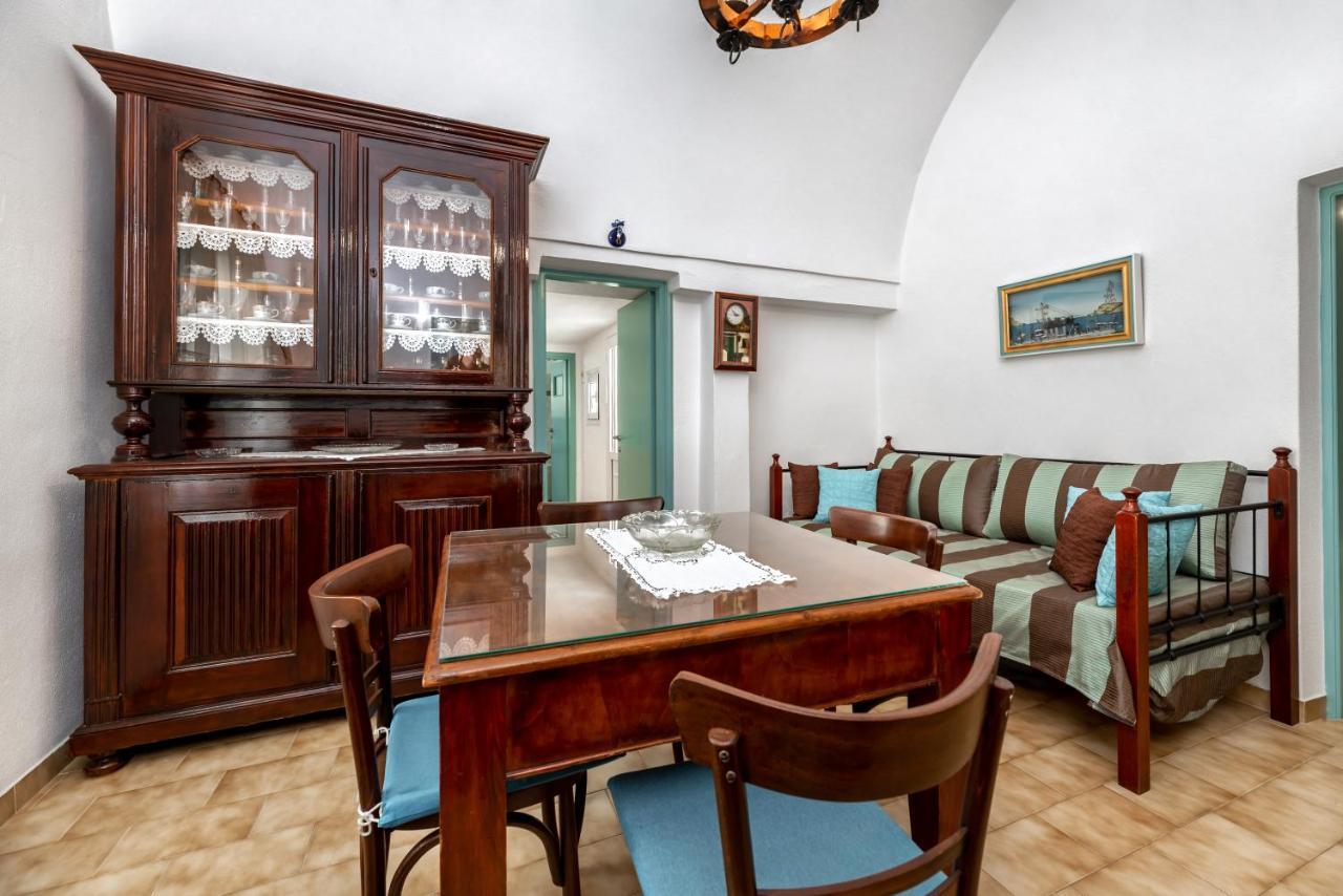Authentic Santorinian Home Experience Фіра Екстер'єр фото